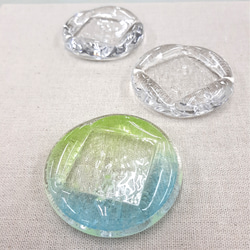 豆皿　正方形　グリーン～水色　ガラス　ペーパーウェイト　アクセサリー置き　 1枚目の画像