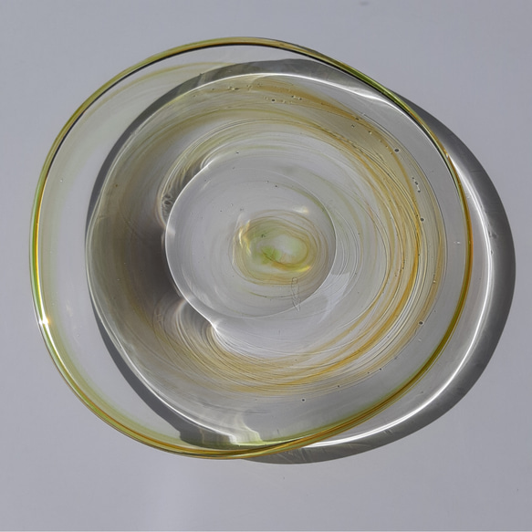 ガラスの大皿 2 　黄✕茶 　混色　 落ち着いた色合い 1枚目の画像