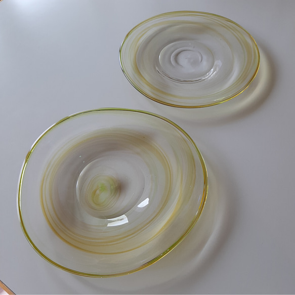 ガラスの大皿 2 　黄✕茶 　混色　 落ち着いた色合い 2枚目の画像