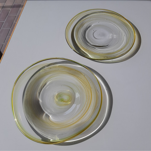ガラスの大皿 2 　黄✕茶 　混色　 落ち着いた色合い 3枚目の画像