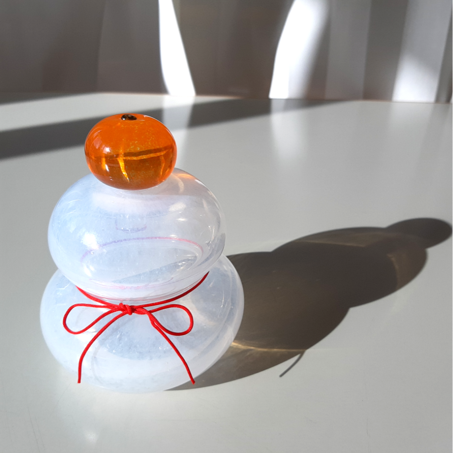 ガラスの鏡餅　(中・乳白)　吹きガラス　お正月