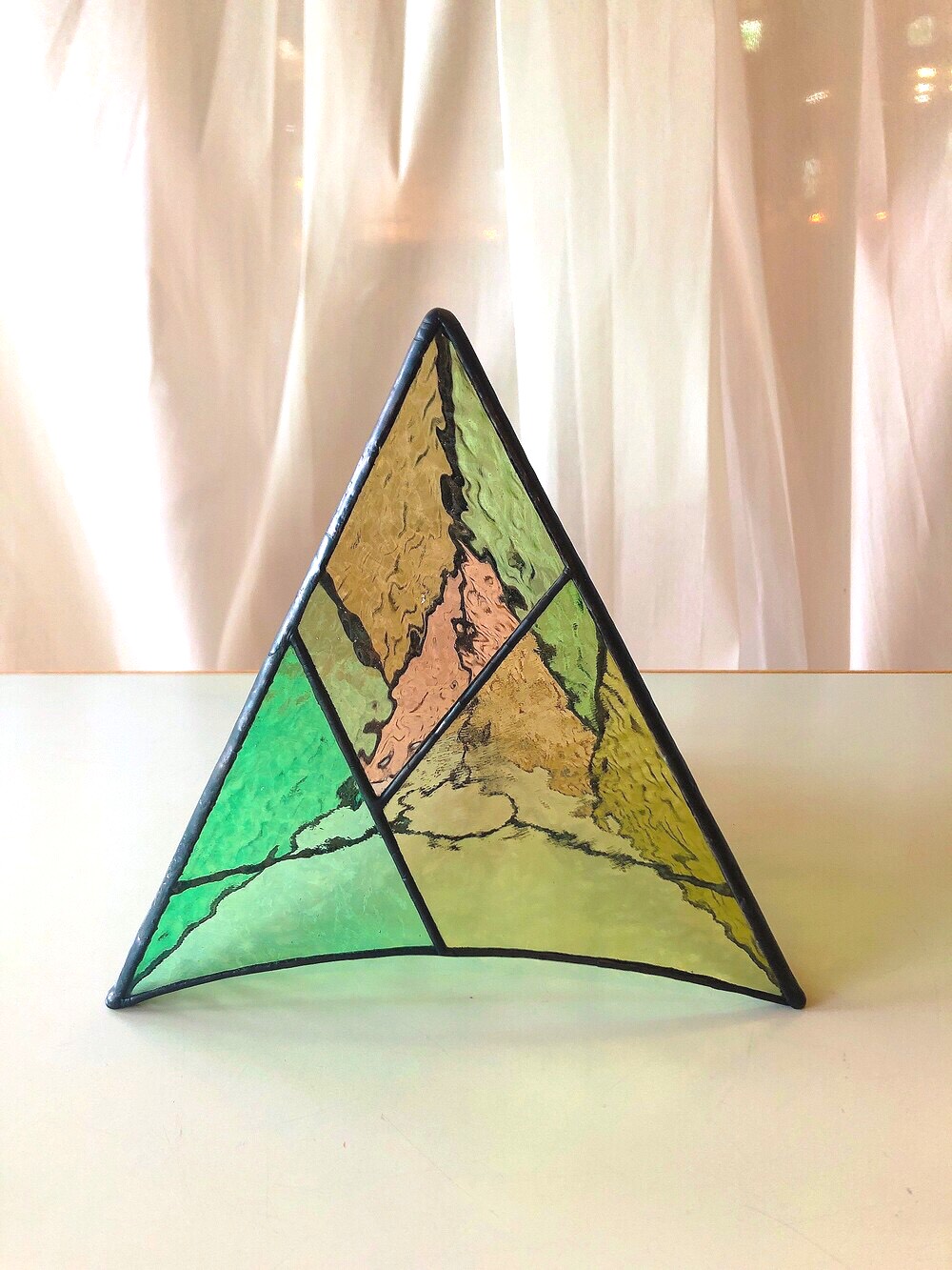 ステンドグラスの三角ライト　[パステル]