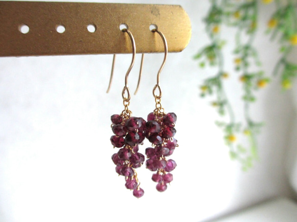 ガーネットのぶどうピアス ピアス（フック・チェーン） pino 通販  