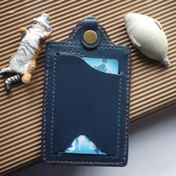RFID(保密+刷卡) 手工皮作 票夾卡套/識別證套(藍色直式) 第4張的照片