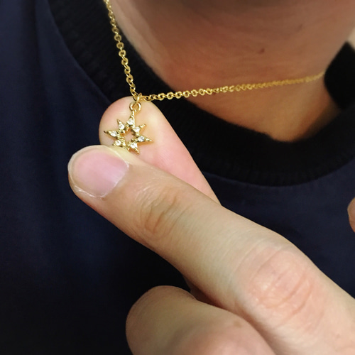 クリスタルが輝く太陽神のメンズネックレス ネックレス・ペンダント