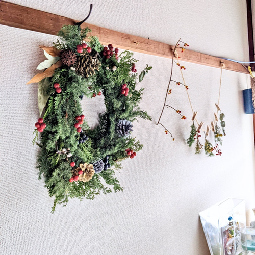 大きなクリスマスリース＊コニファーとスギとシャリンバイで作った