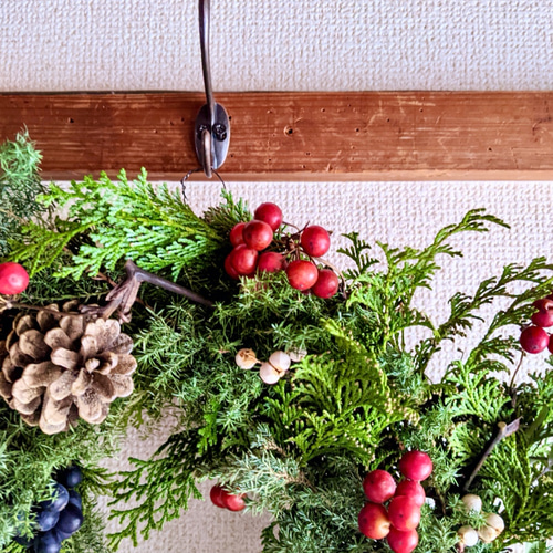 大きなクリスマスリース＊コニファーとスギとシャリンバイで作った