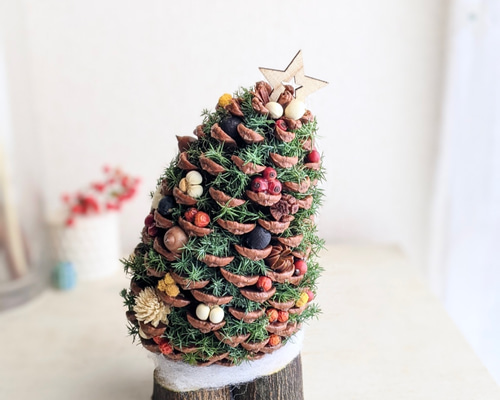 早割！可愛らしくお辞儀する松ぼっくりクリスマスツリー