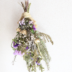 自家栽培ハーブのユーカリとセージと紫スターチスの大人シックなドライフラワースワッグ 2枚目の画像