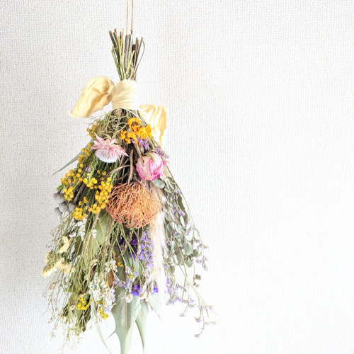 レモンユーカリ香るケイトウやスターチスのスワッグ①