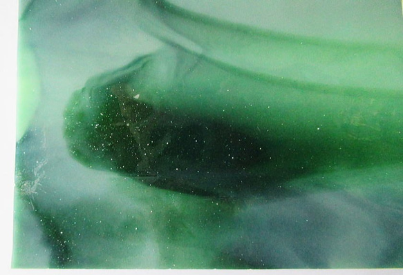 ブルズアイ　フュージング用板ガラス154　ミントオパールとディープフォレストの流れ模様　14.5x10x0.3cm　1枚 4枚目の画像