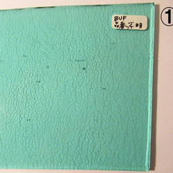ブルズアイ　フュージング用板ガラス197　グリーン系・クリア　2種2枚 4枚目の画像