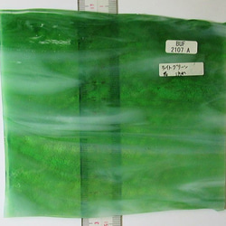 ブルズアイ　フュージング用板ガラス126　ライトグリーンとホワイトの流れ模様　13.7x11.5x0.3cm　1枚 4枚目の画像