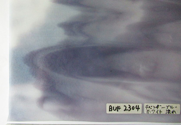 ブルズアイ　フュージング用板ガラス127　ラベンダーとホワイトの流れ模様　18.6x16x0.3cm　1枚 3枚目の画像