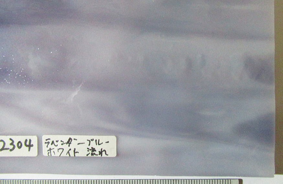 ブルズアイ　フュージング用板ガラス127　ラベンダーとホワイトの流れ模様　18.6x16x0.3cm　1枚 5枚目の画像