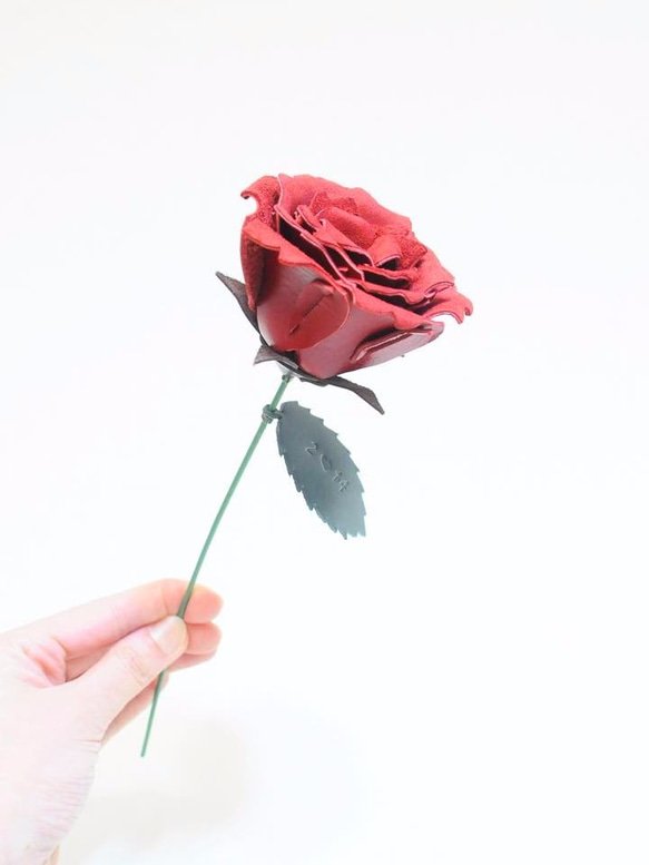 [レザーローズ|ローズレッド]革エンボスレザー素材のバッグ無料バレンタインの花は、イタリアの革ベジタブルなめしの革革DIY周年を 1枚目の画像