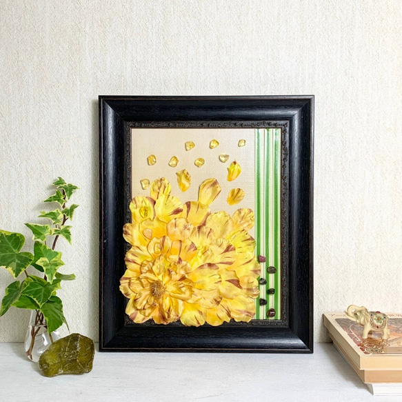 天然石 シトリンと黄色の花びらのユニークなコラージュ・ミニアート お部屋の飾りに♪贈り物に♪clm002 3枚目の画像