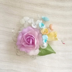 #染め布花　薔薇と小花のコサージュ 1枚目の画像