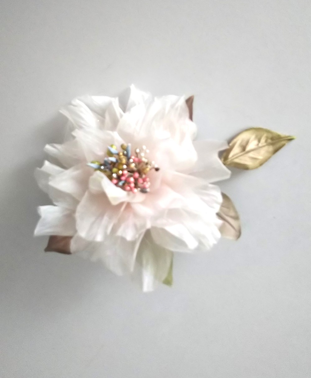 染め布花＊ふんわりオーガンジーの薔薇コサージュ