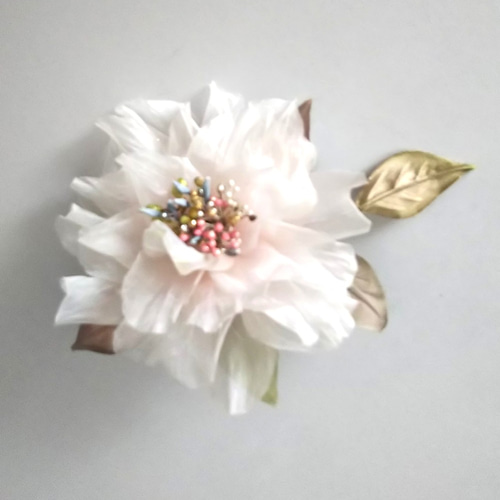 染め布花＊ふんわりオーガンジーの薔薇コサージュ コサージュ