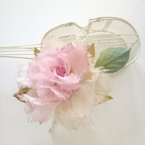 染め布花＊アンティーク☆綿オーガンジーの薔薇コサージュ