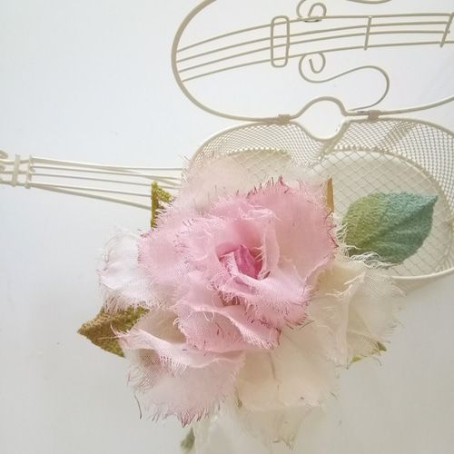 染め布花＊アンティーク☆綿オーガンジーの薔薇コサージュ