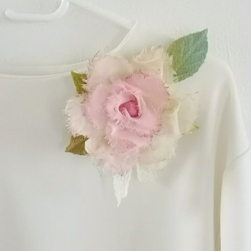 染め布花＊アンティーク☆綿オーガンジーの薔薇コサージュ コサージュ