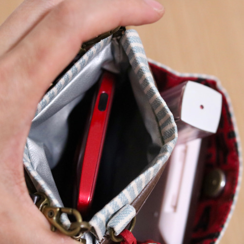 パニャ ポーチ、スマホポーチ デニムストライプのパカパカスマホポーチ スマホポシェット
