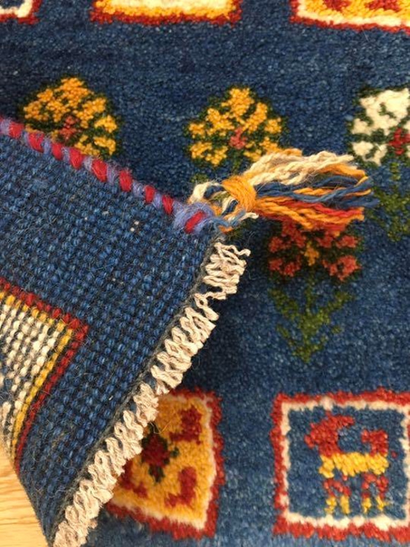 ペルシャ絨毯　ギャッベ　ミニマット　ブルー　40x42　青　花 7枚目の画像