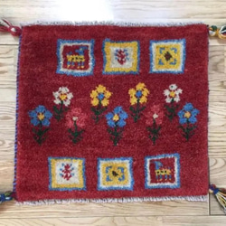 ペルシャ絨毯　ギャッベ　ミニマット　40×44　赤　茜色　桃色　花 1枚目の画像