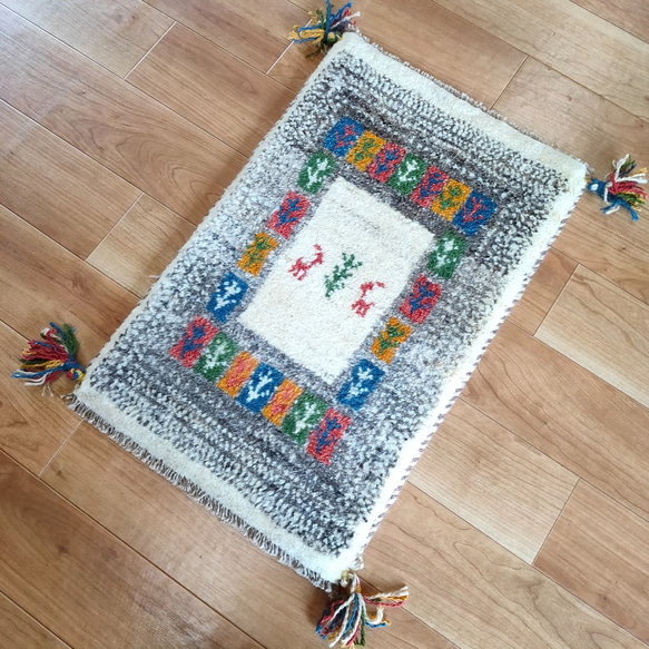 ペルシャ絨毯　ギャッベ　アイボリー　約40×60cm 1枚目の画像