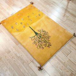 【送料無料】ペルシャ絨毯　ギャッベ　イエロー 　ザクロの木　風景　118x80cm 5枚目の画像