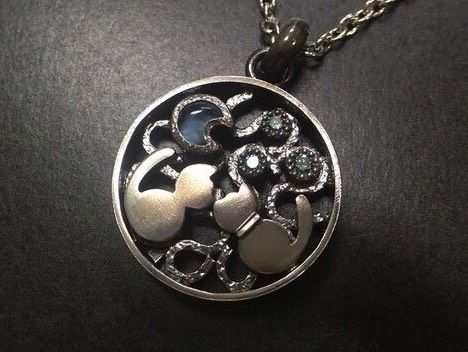 ブルートパーズとブルーダイヤのシルバーペンダント２