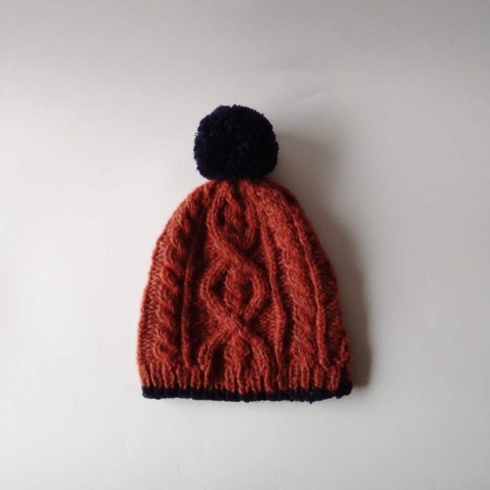 アラン模様のニット帽（赤系＆紺）