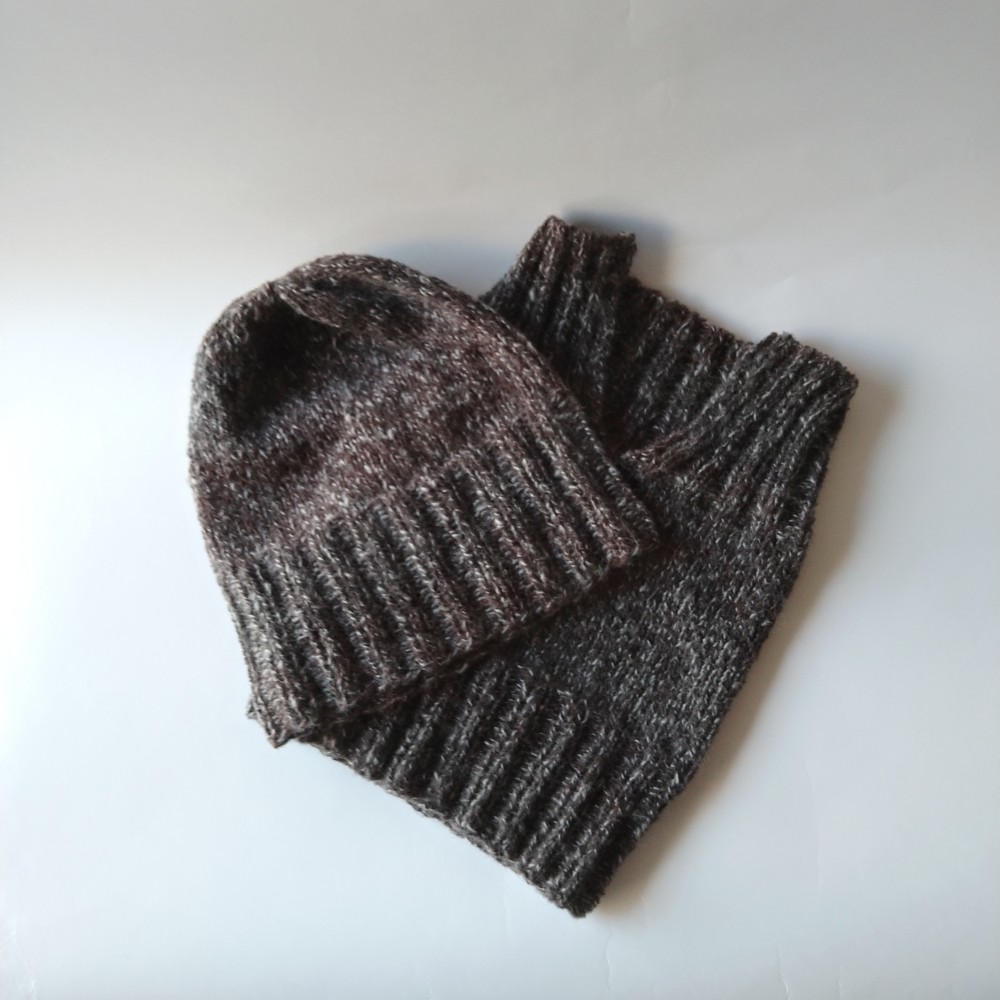 【お値引き５００円・受注制作】ニット帽とネックウォーマーカウルのセットアップ