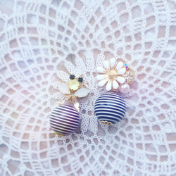 ❀Honey bee ×marguerite❀イヤリング/ピアス 2枚目の画像