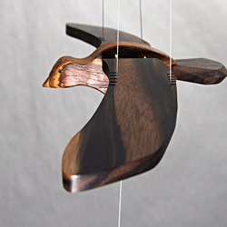 オオルリ①　羽ばたき鳥　木製モビール　　 1枚目の画像
