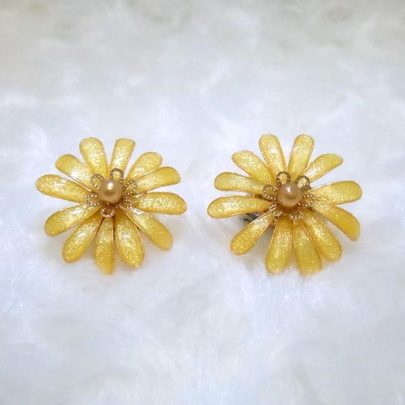 黄色いの花のイヤリング~オルゴナイト 1枚目の画像