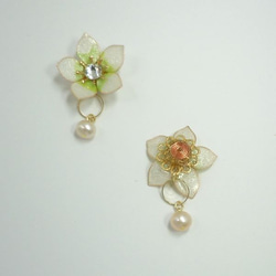 白い花のイヤリング・ピアス~オルゴナイト 2枚目の画像