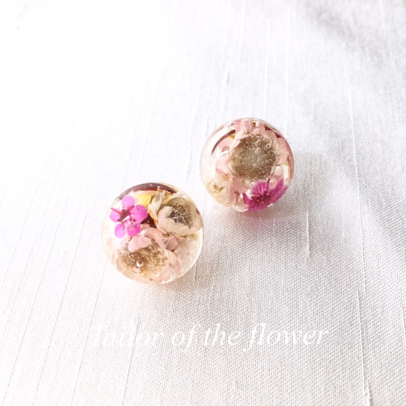 送料無料　ひと粒の小さな世界〜FLOWERS PINK〜ピアス 1枚目の画像