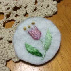 刺繍ブローチ☆チューリップ 2枚目の画像