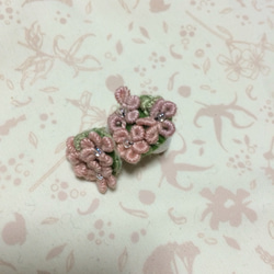 手刺繍ピアス♪桜 1枚目の画像