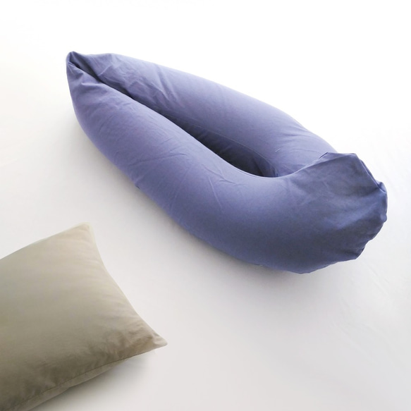 粒状ロングピロー 綿麻 パープル | マタニティ枕 減圧 睡眠補助 軽量 洗いざらしの薄手綿麻 ドライで通気性抜群 1枚目の画像