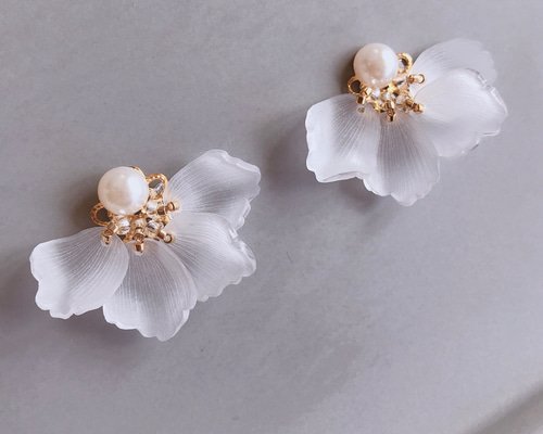 Sibilia Vase with Flowers SMオシャレなハンドクラフトピアス Sibilia Vase with Flowers SMオシャレなハンドクラフトピアス