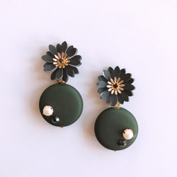 Black flower&Moss green＊イヤリング／ピアス 2枚目の画像