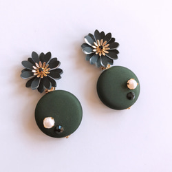 Black flower&Moss green＊イヤリング／ピアス 3枚目の画像