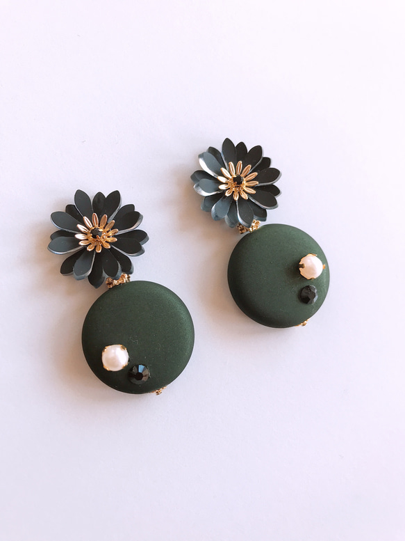 Black flower&Moss green＊イヤリング／ピアス 3枚目の画像