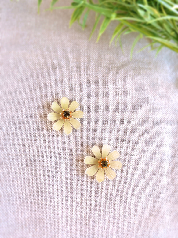 Smoky Green Flower＊イヤリング／ピアス 2枚目の画像