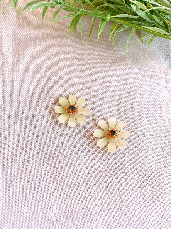 Smoky Green Flower＊イヤリング／ピアス 3枚目の画像