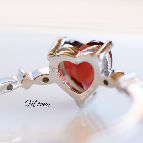 THE !ガーネット「 愛らしさの絶対正義」ハートシェイプ天然石